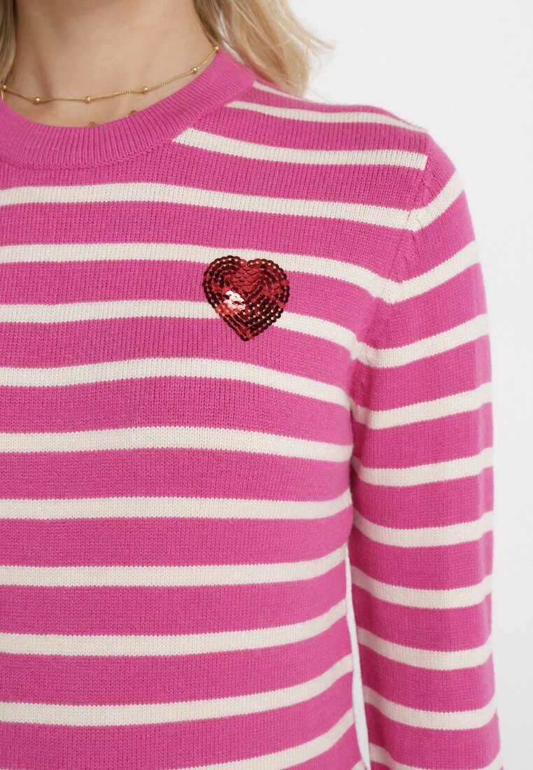 Różowy Sweter o Klasycznym Kroju w Paski z Serduszkiem Cekinowym Liunda
