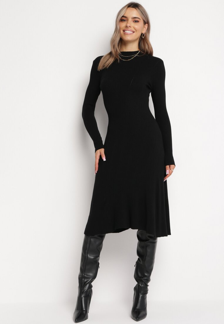 Czarna Sweterkowa Sukienka z Półgolfem i Rozkloszowanym Dołem Tamenesa