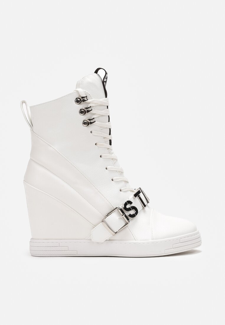 Białe Sznurowane Botki na Koturnie Ozdobione Paskiem z Napisem Kiranets