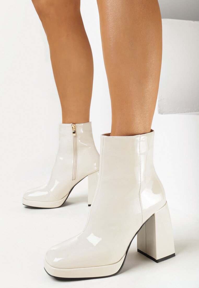 Beżowe Lakierowane Botki na Geometrycznym Słupku i Platformie Fiamira