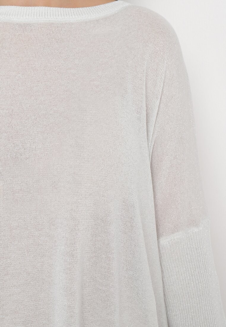 Biały Sweter Oversize z Metaliczną Nitką Herfela