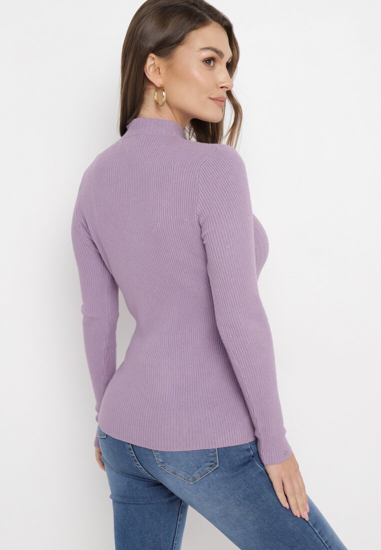 Fioletowy Prążkowany Sweter z Ozdobnym Tłoczeniem Sernara