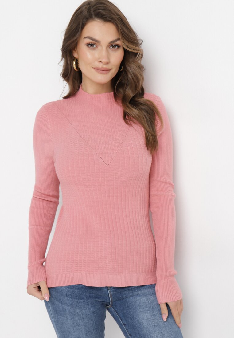 Różowy Prążkowany Sweter z Ozdobnym Tłoczeniem Sernara