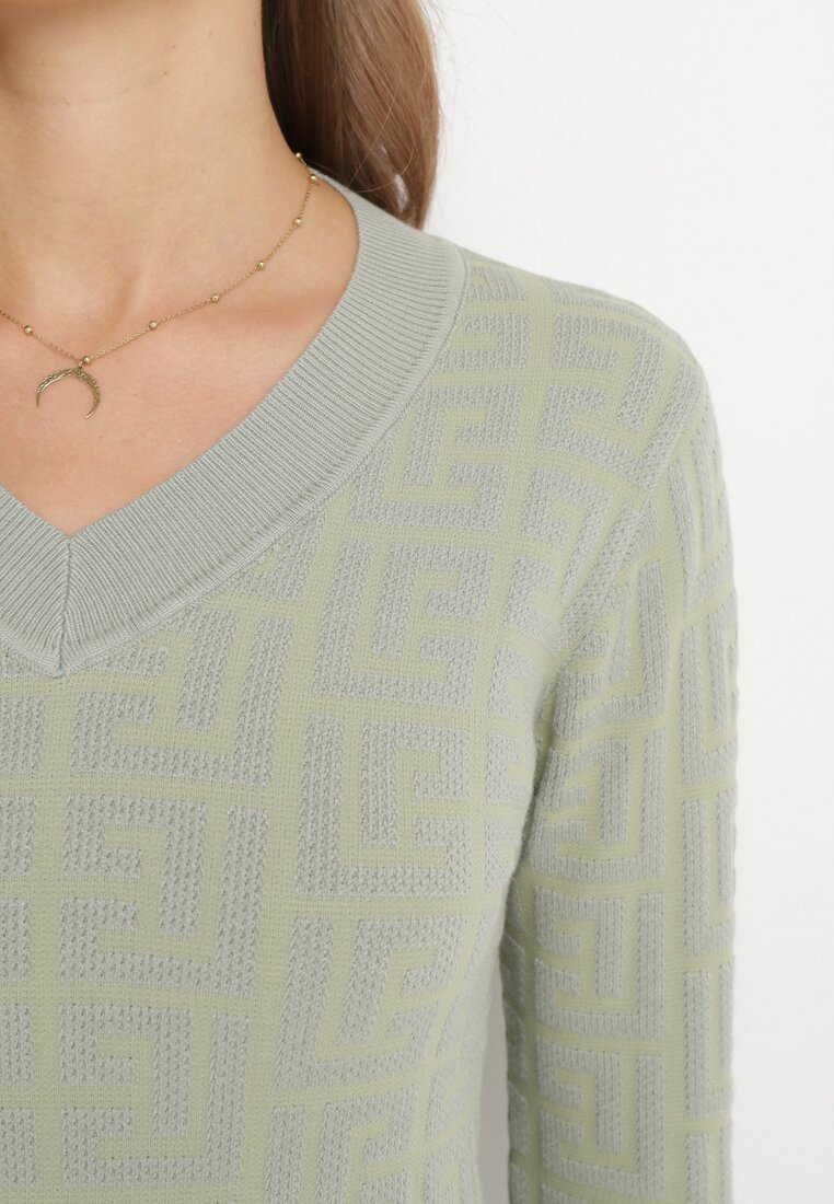 Miętowy Sweter z Trójkątnym Dekoltem i Geometrycznym Wzorem Afennia