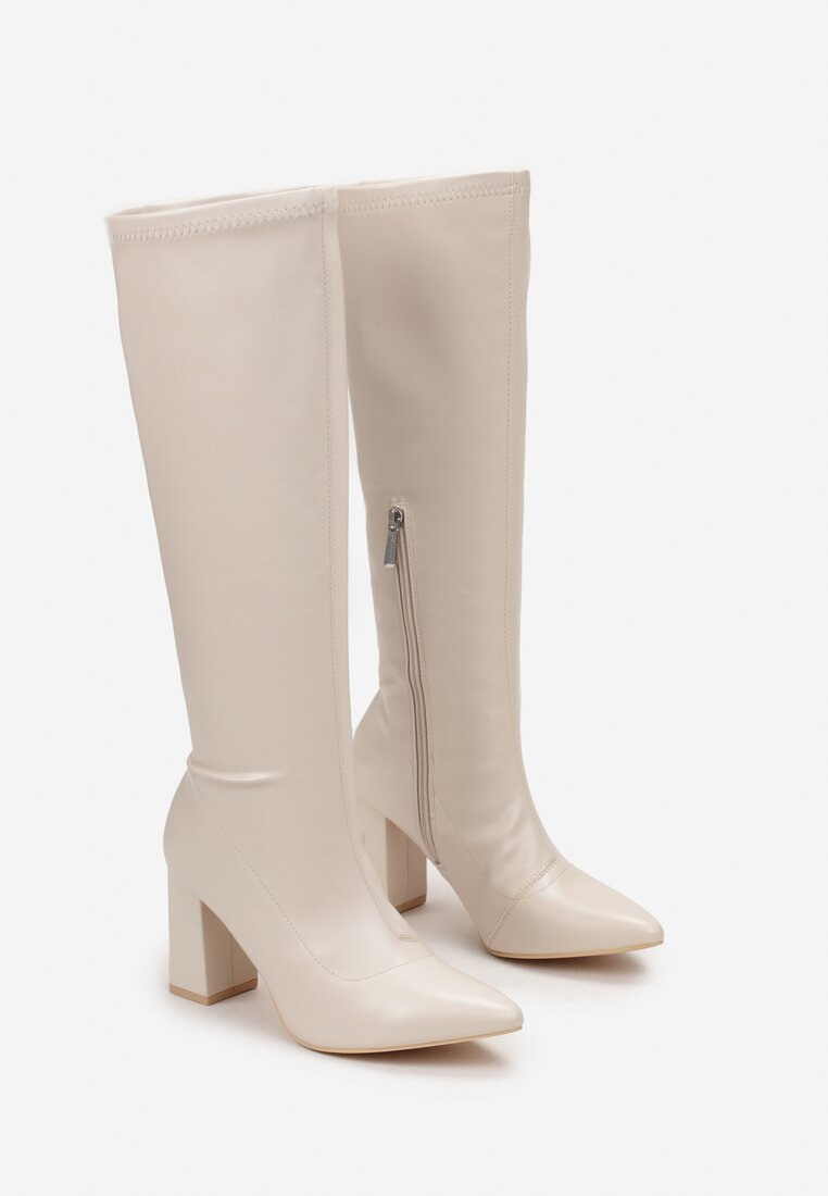 Beżowe Kozaki na Słupku Korrda