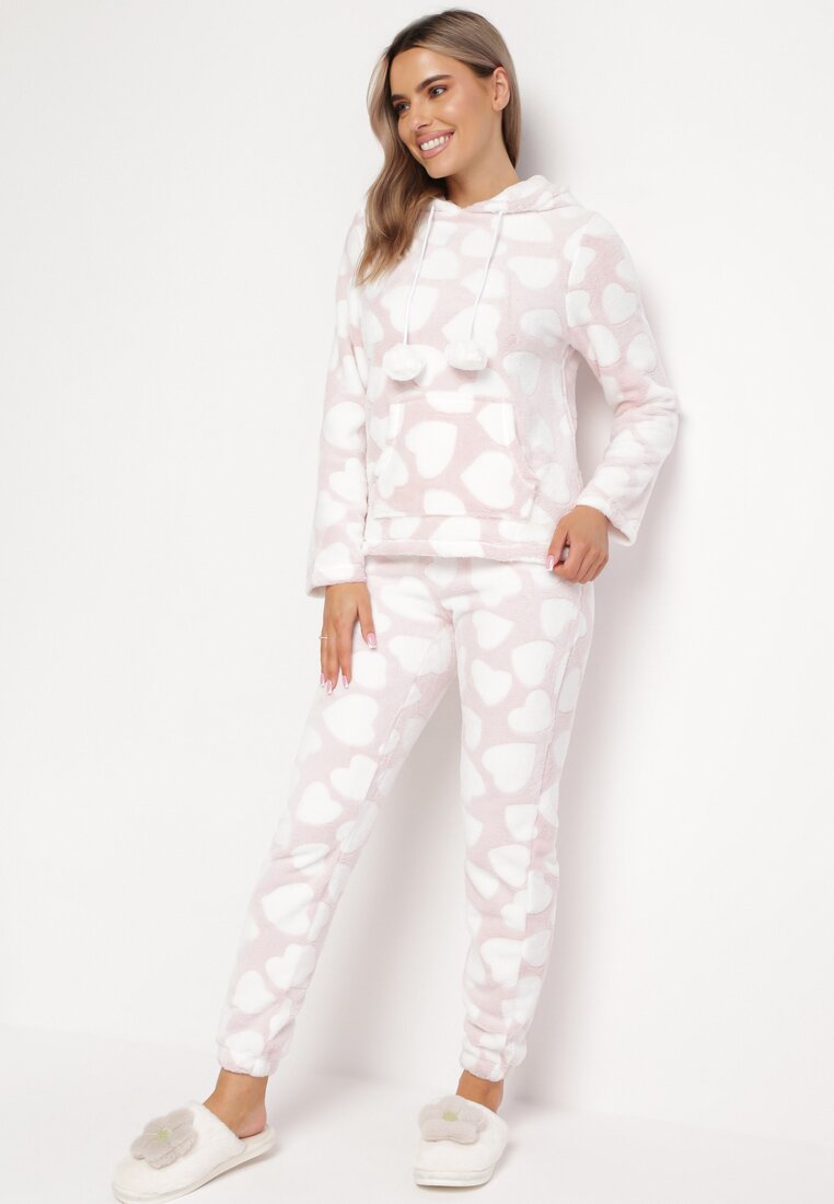 Jasnoróżowy Pluszowy Komplet Piżamowy z Bluzą i Spodniami w Serca Acebia