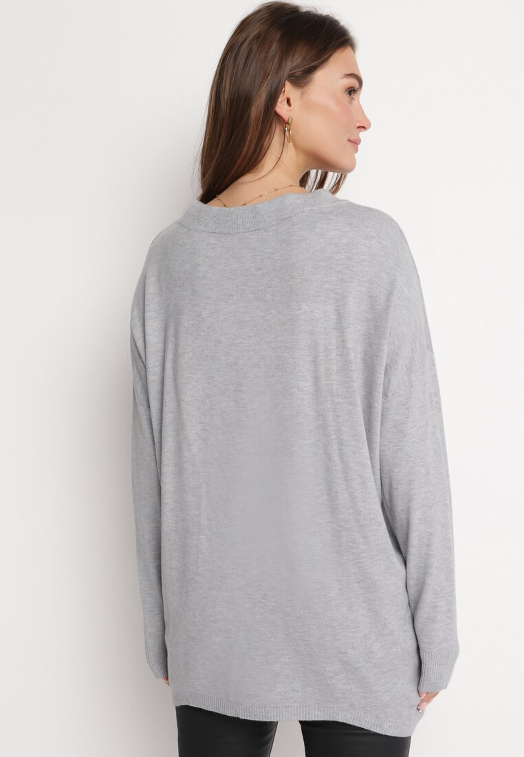 Szary Sweter w Kotki Ozdobiony Wiązaniem Przy Szyi i Cyrkoniami Damouni