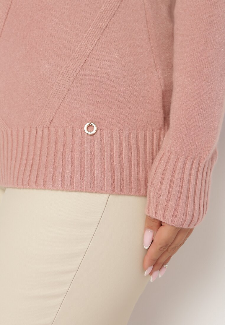 Jasnoróżowy Sweter z Przeszyciami Maialle