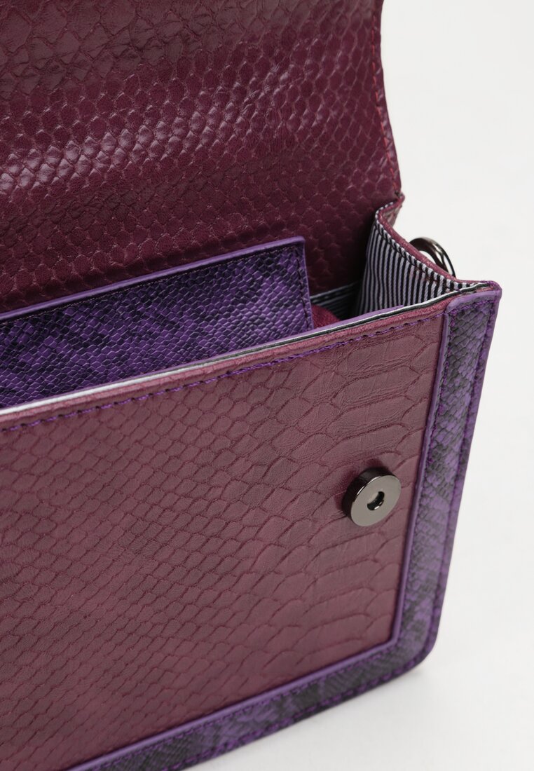 Fioletowa Torebka Listonoszka Ozdobiona Tłoczeniem Skóry Krokodyla Kleva