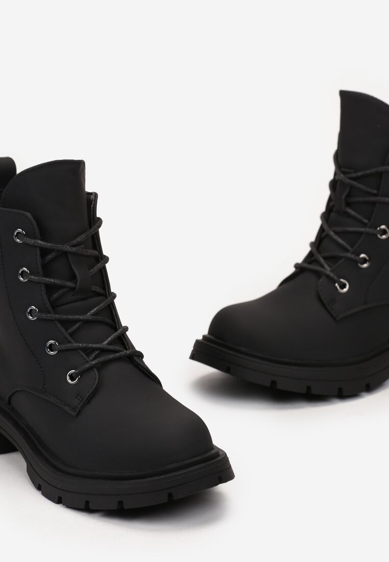 Czarne Botki Traperki z Lekkim Ociepleniem i Dodatkowym Sznurowaniem Sadida