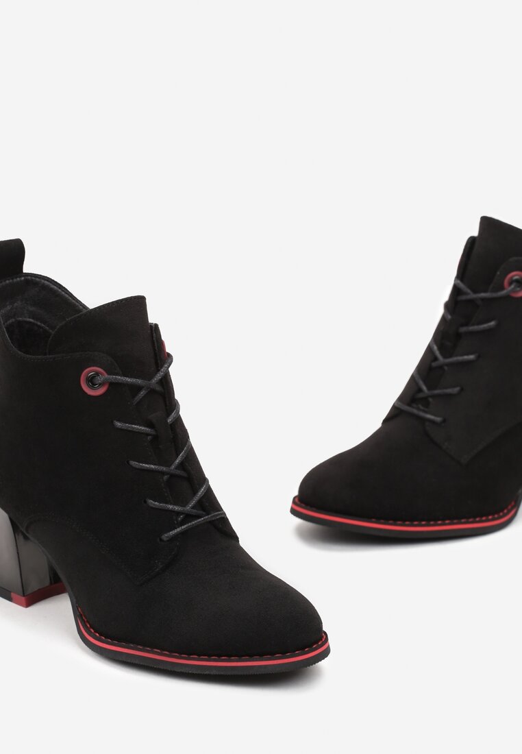 Czarne Botki z Akcentami Koloru na Słupku i Cholewce za Kostkę Sanawa