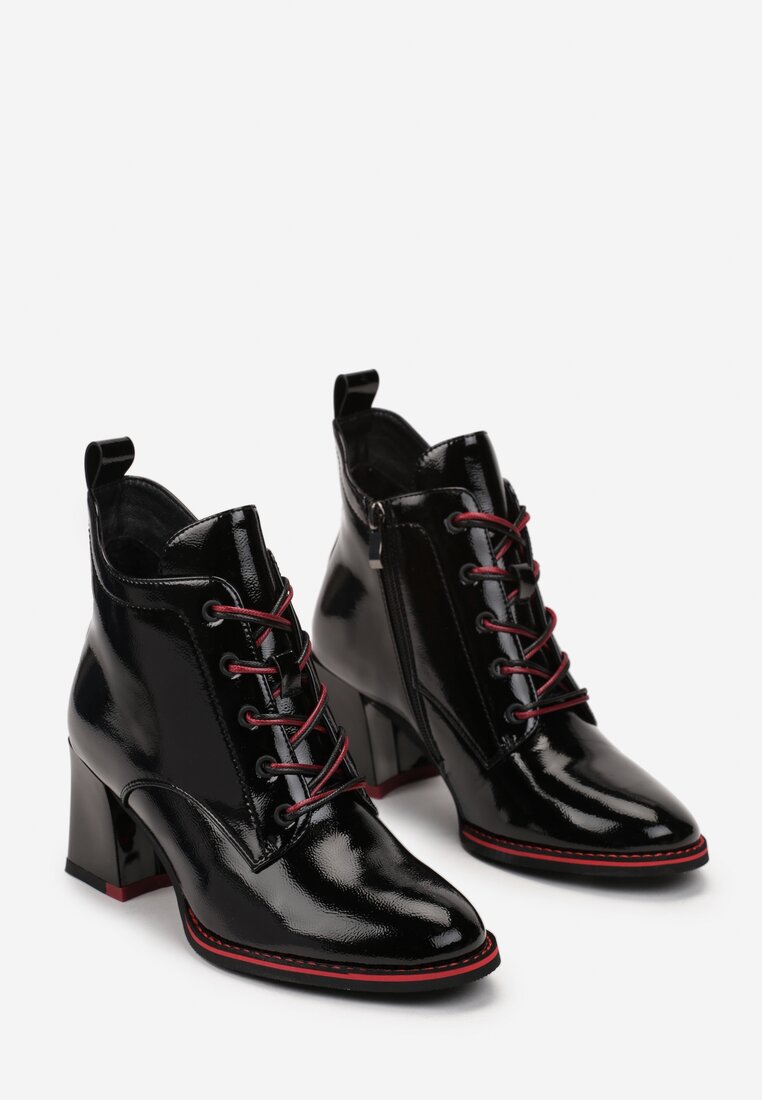 Czarne Lakierowane Botki na Słupku z Ozdobnym Sznurowaniem Psemma