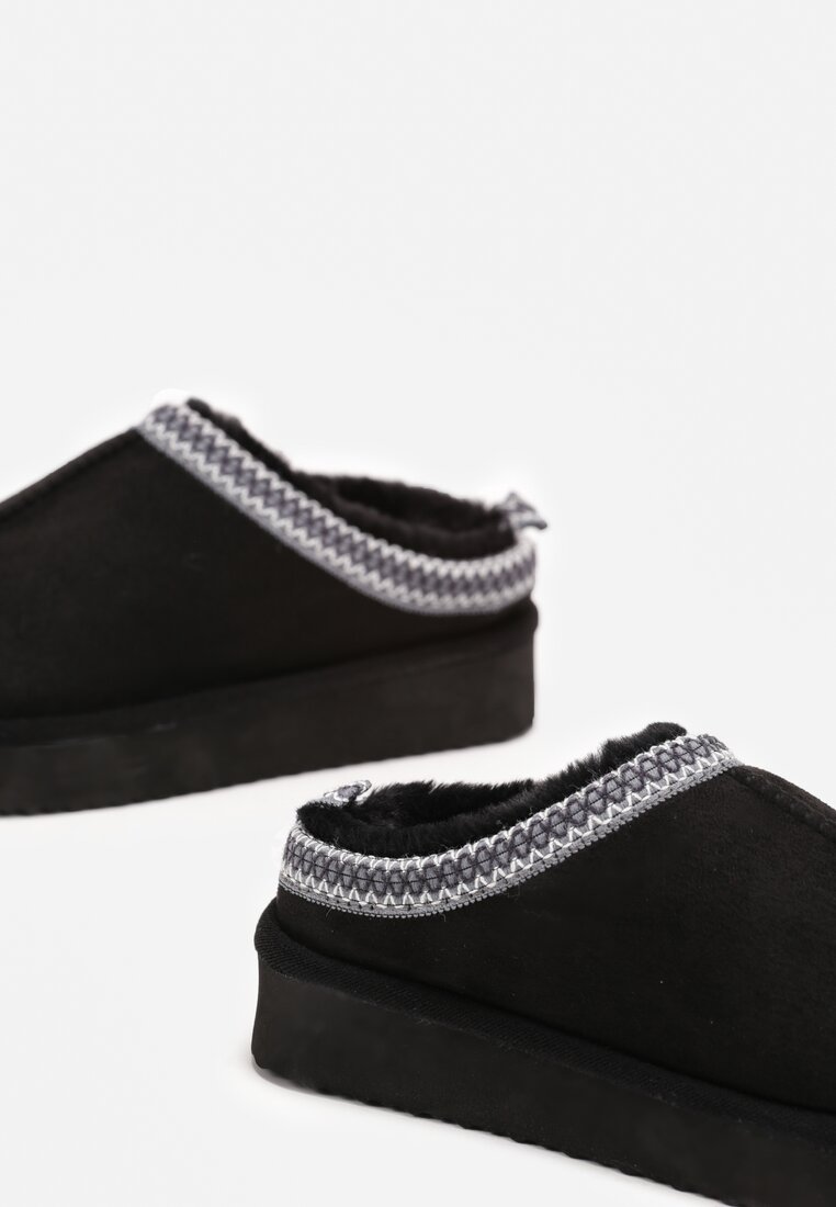 Czarne Krótkie Kapcie na Grubej Podeszwie z Ozdobnym Haftem Goise
