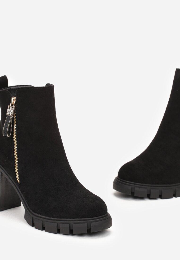 Czarne Botki na Słupku z Zawieszką Bonnemes