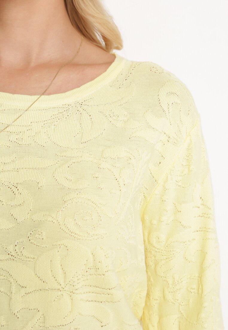 Żółty Sweter z Tłoczonym Wzorem w Ornamentalnym Stylu Mariot