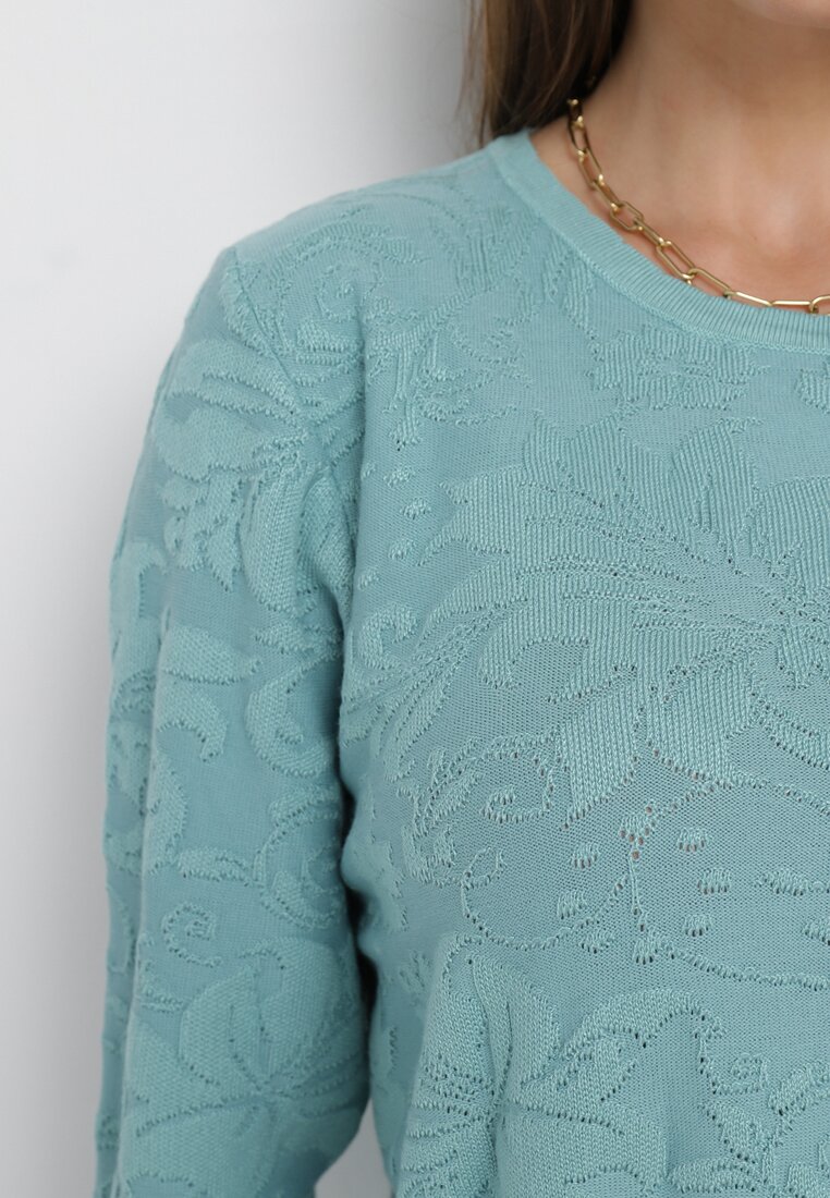 Jasnozielony Sweter z Tłoczonym Wzorem w Ornamentalnym Stylu Mariot