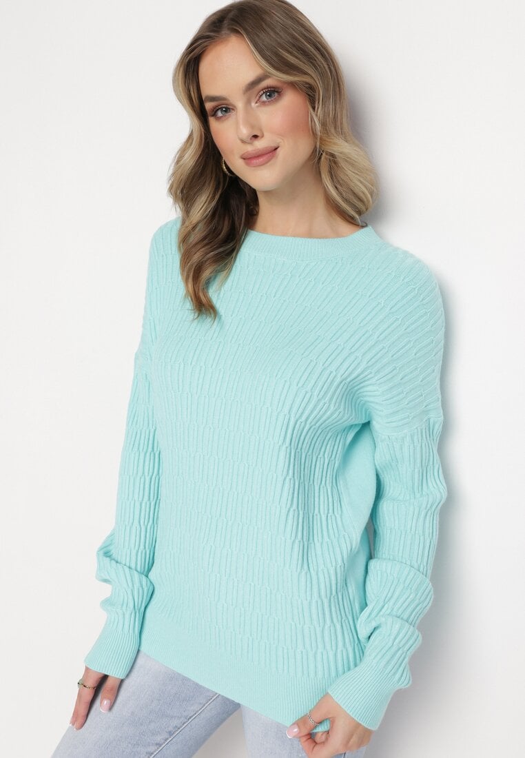 Jasnoniebieski Sweter o Klasycznym Kroju z Wytłoczonym Wzorem Gundall