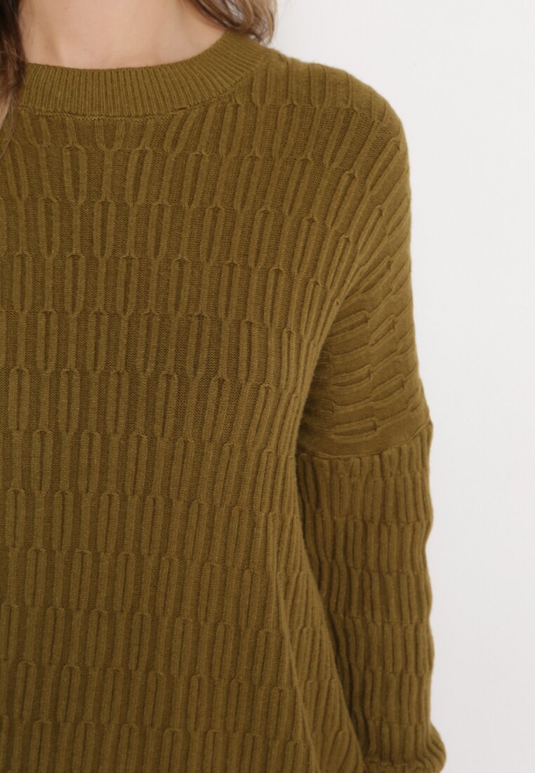 Ciemnozielony Sweter o Klasycznym Kroju z Wytłoczonym Wzorem Gundall