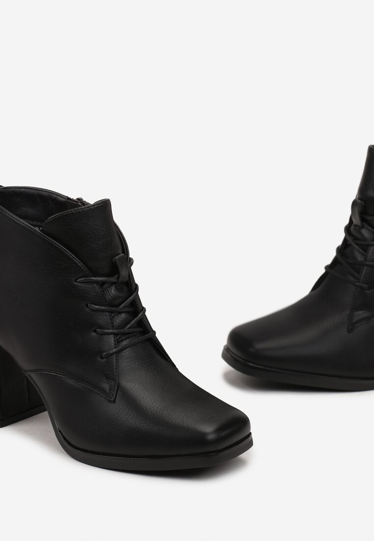 Czarne Sznurowane Botki na Słupkowym Obcasie z Kwadratowym Noskiem Odetania