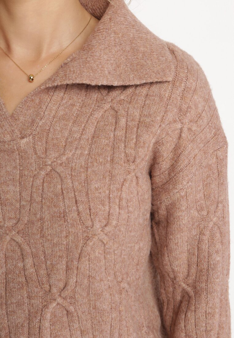 Ciemnobeżowy Klasyczny Sweter w Ozdobny Splot Mulls