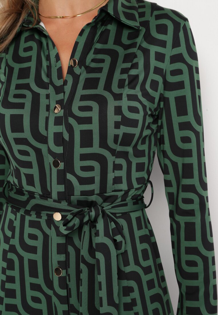 Zielona Koszulowa Sukienka Midi w Geometryczny Wzór z Wiązanym Paskiem Gelama