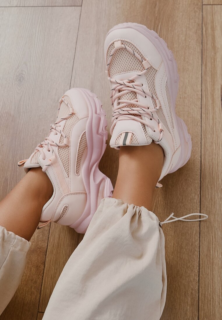 Różowe Sneakersy na Tłoczonej Podeszwie z Ozdobnym Sznurowaniem i Wstawkami z Siateczki Xerxia