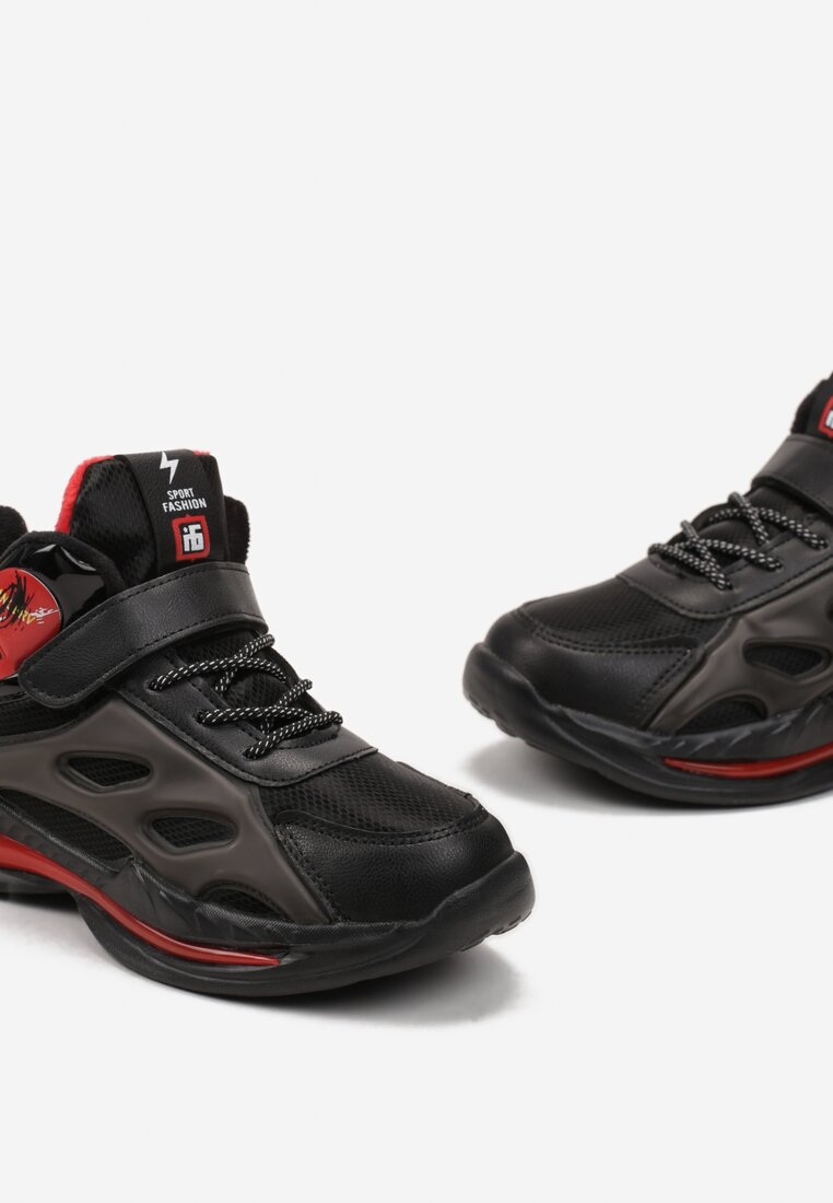 Czarno-Czerwone Buty Sportowe z Materiałowymi Wstawkami i Amortyzującą Podeszwą Silmariel