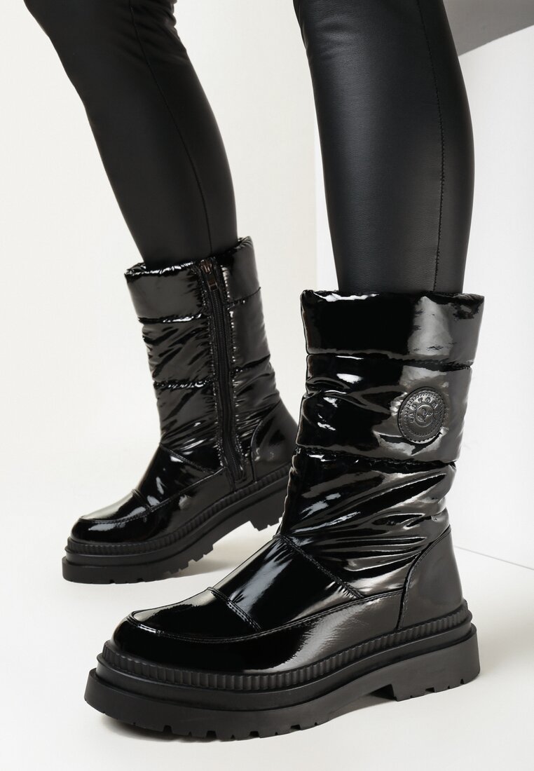 Czarne Pikowane Śniegowce na Grubej Podeszwie z Okrągłą Naszywką Velluia