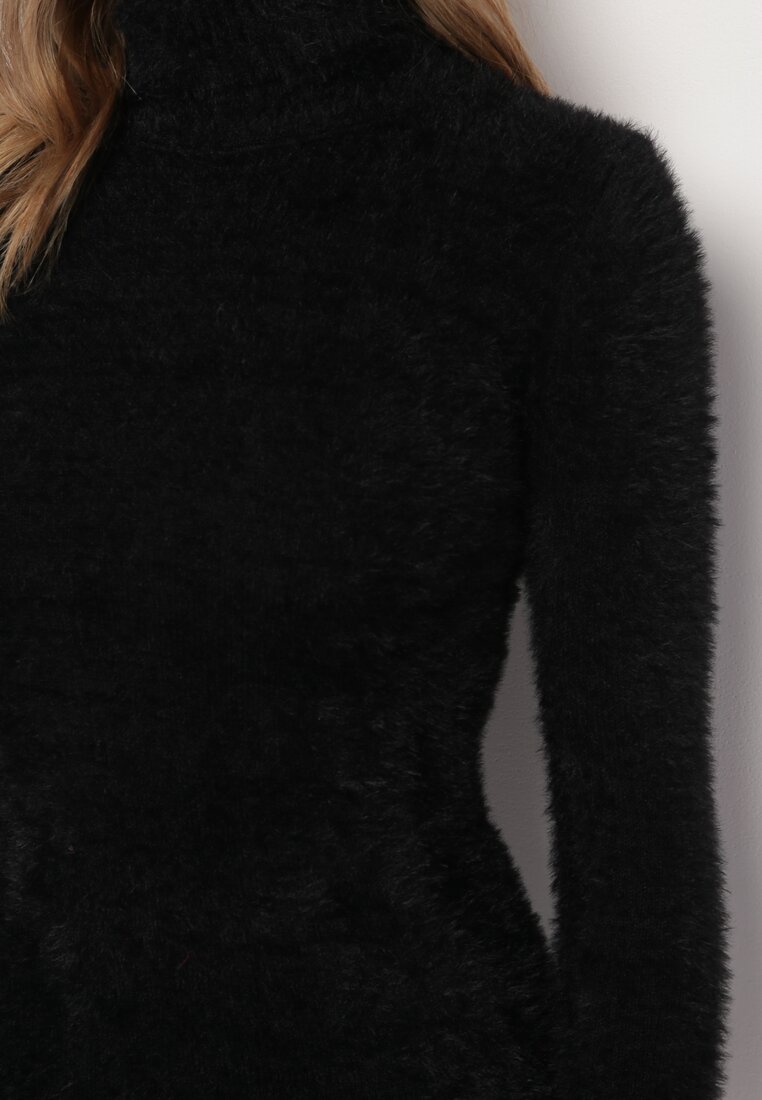 Czarna Sweterkowa Sukienka Mini z Golfem z Długim Włosiem i Wełną Euforia