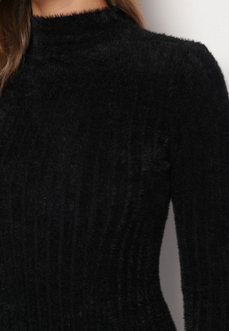 Czarny Wełniany Sweter Prążkowany z Długim Włosiem Aryndra