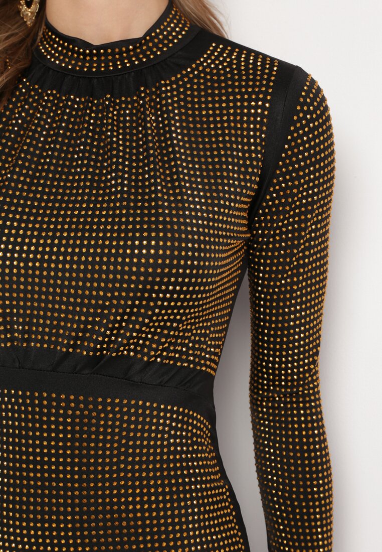 Czarno-Złota Sukienka Maxi w Połyskujące Ćwieki Sablette