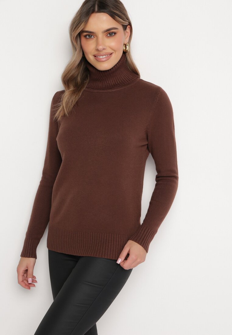 Ciemnobrązowy Golf z Prążkowanymi Krawędziami Dazo