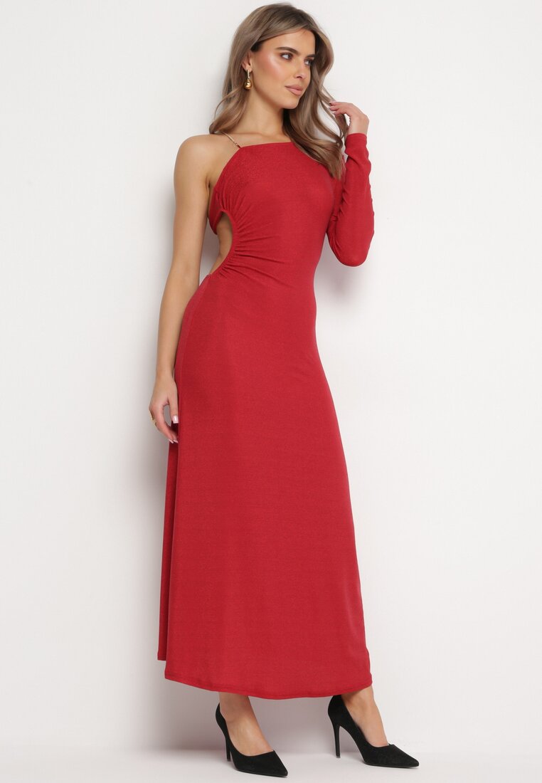 Czerwona Sukienka Maxi o Asymetrycznym Kroju z Łańcuszkiem Verdisa