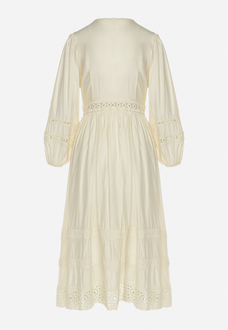 Jasnobeżowa Taliowana Sukienka Midi z Ażurowym Zdobieniem Wilira
