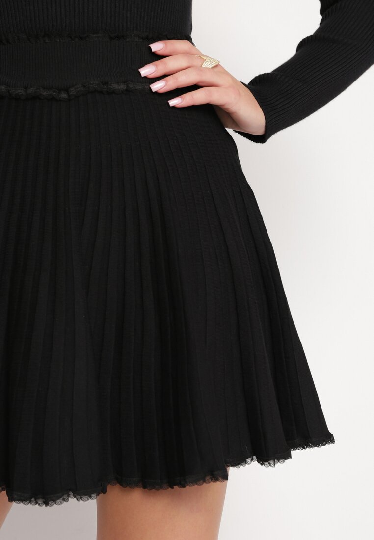 Czarna Rozkloszowana Spódnica Mini z Ozdobną Tasiemką Selenna