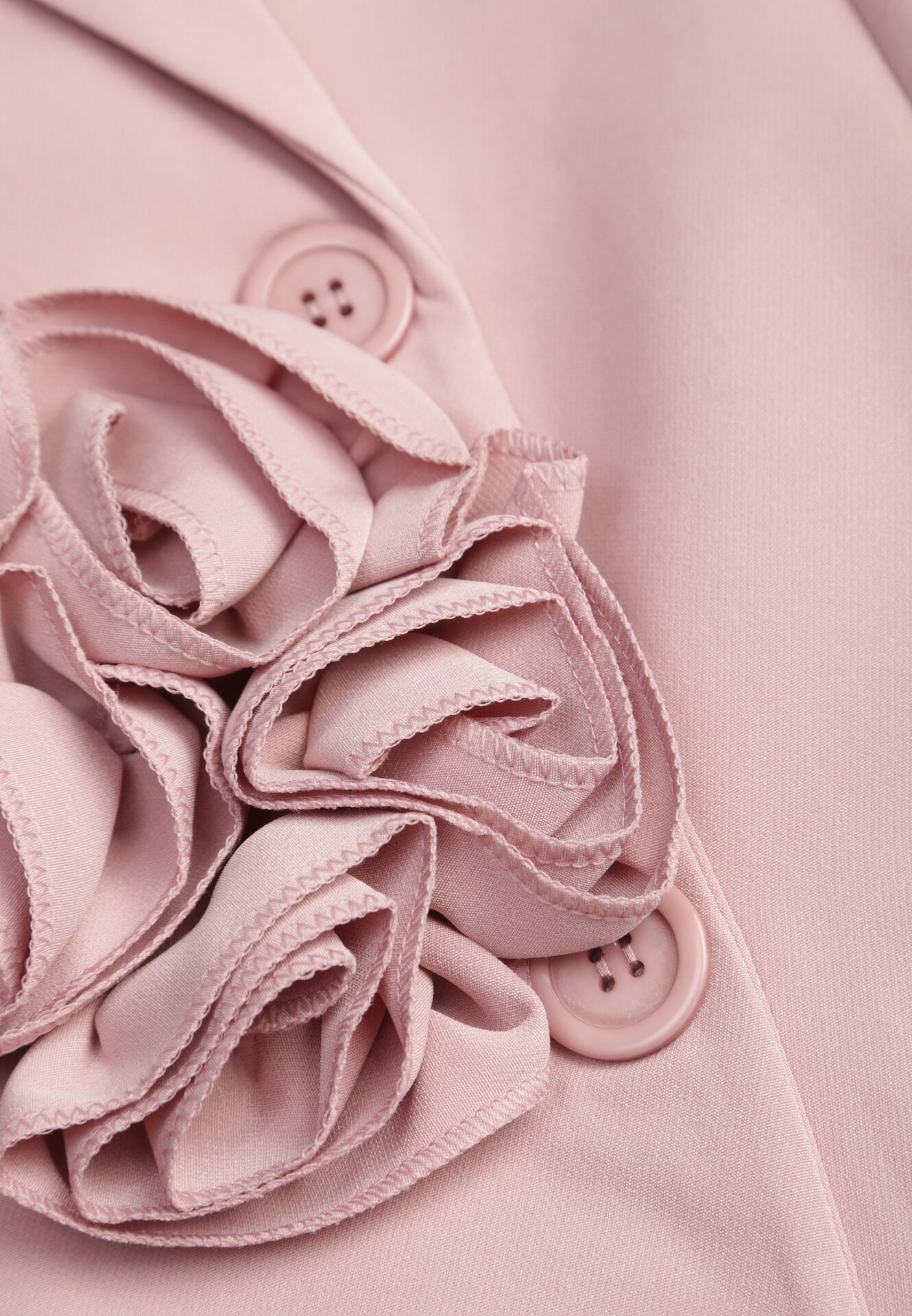 Różowa Marynarka Sukienka Zapinana na Guziki z Kieszeniami i Aplikacją 3D Różyczek Velira