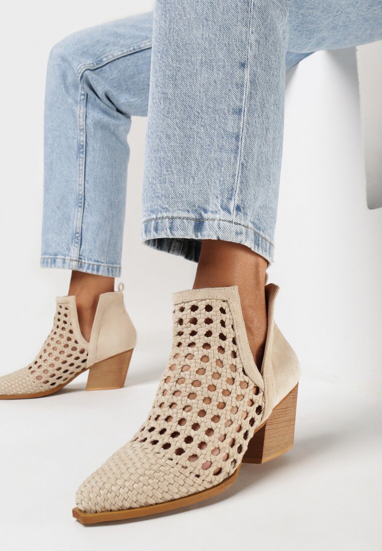 Beżowe Ażurowe Botki na Ściętym Słupku Ozdobione Wycięciami Renilva