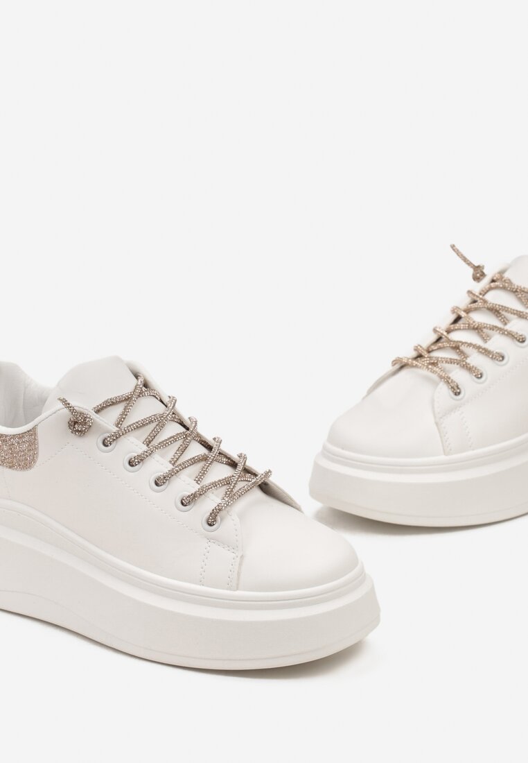 Biało-Szampańskie Sneakersy z Brokatem i Biżuteryjnymi Sznurowadłami Nilirea