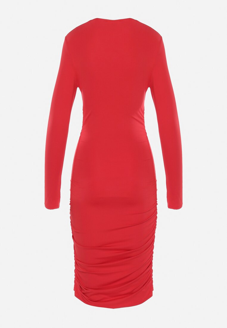 Czerwona Dopasowana Sukienka Ozdobiona Marszczeniami z Głębokim Dekoltem Daphen