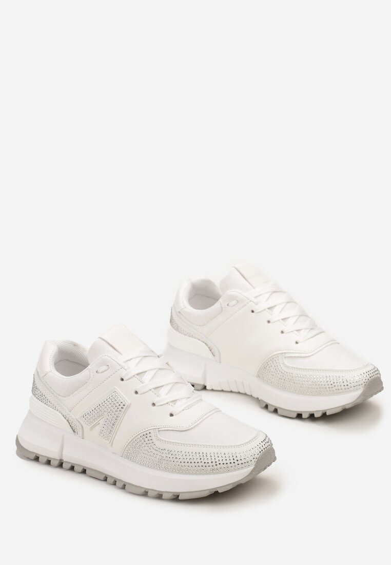 Białe Sneakersy na Płaskiej Podeszwie z Wycięciami i Cyrkoniami Leporia