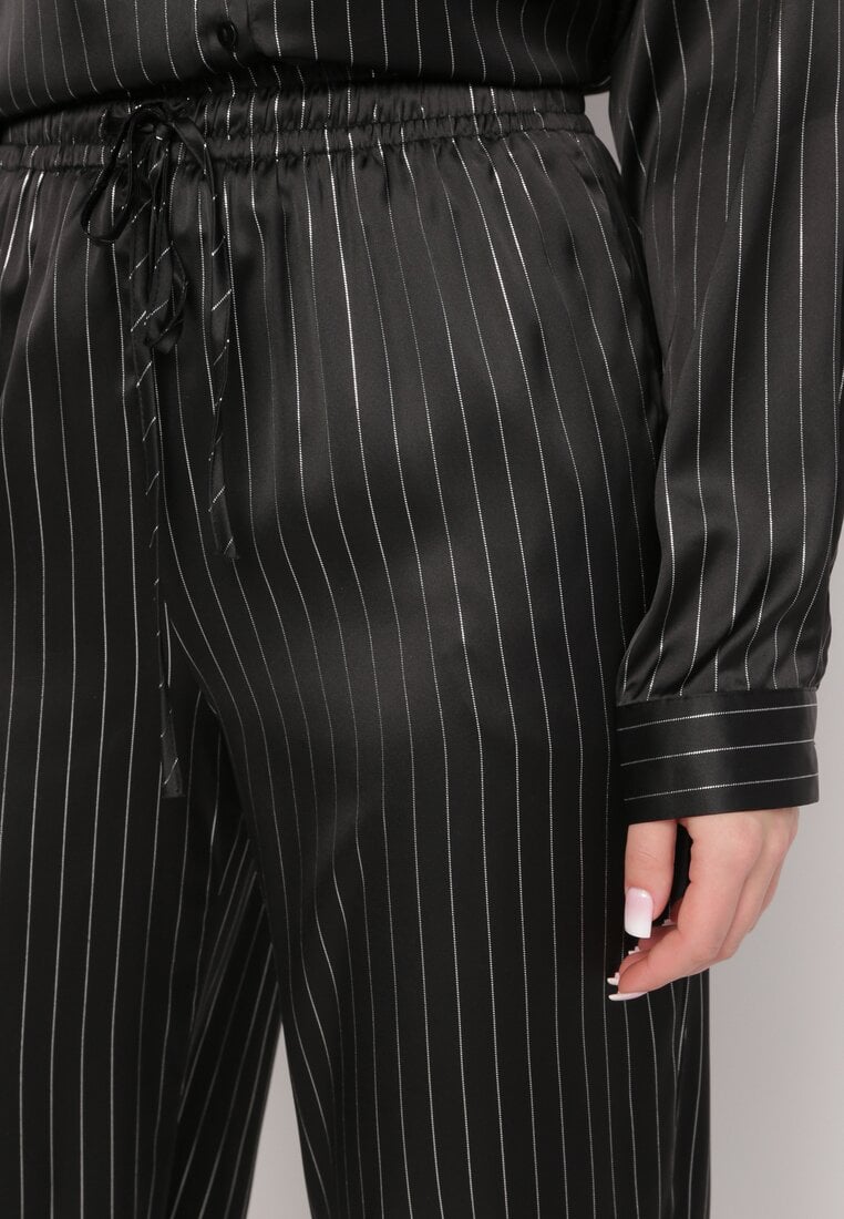 Czarne Szerokie Spodnie z Metalicznym Wzorem w Cienkie Paski Kleriame