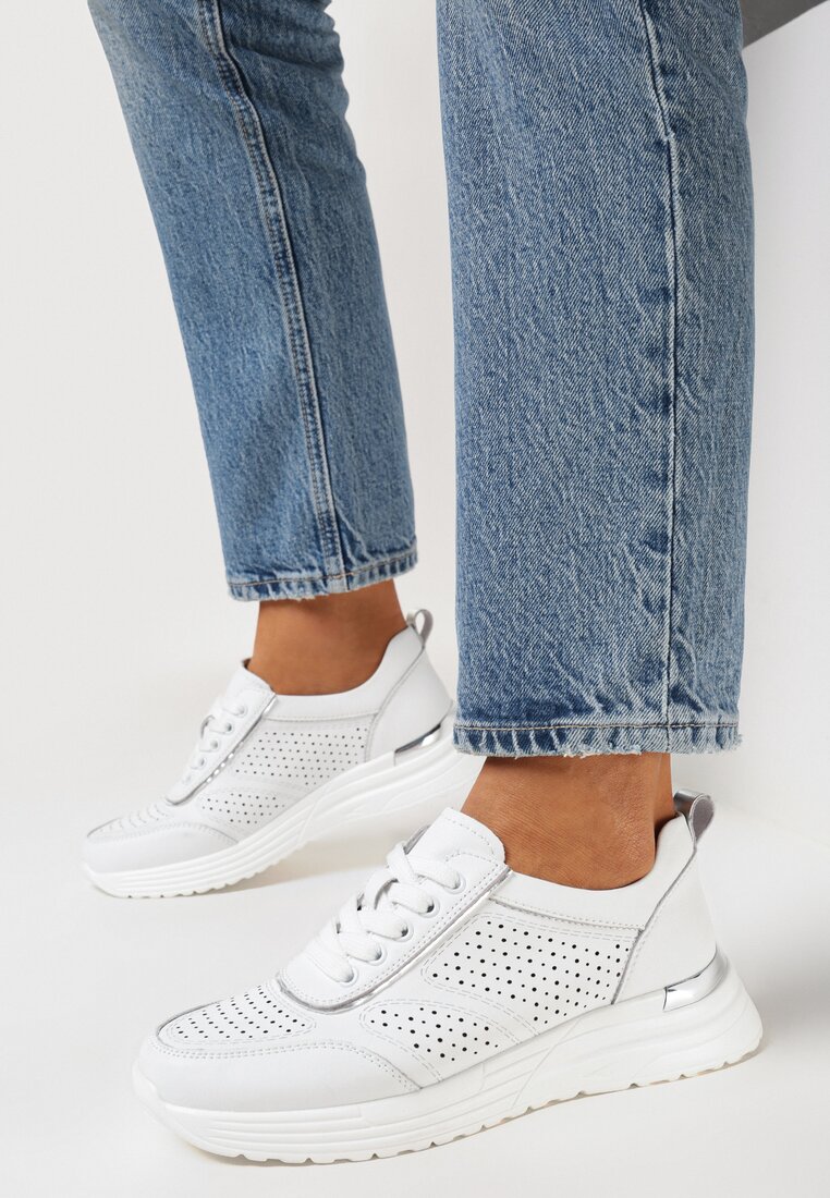 Białe Buty Sportowe ze Skóry z Perforacją i Metaliczną Wstawką Erwia