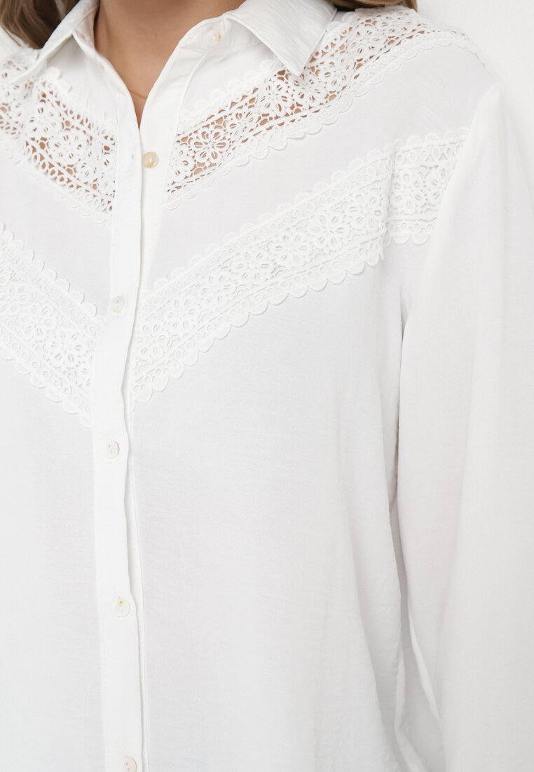 Biała Elegancka Koszula z Koronką Przy Dekolcie Lynora