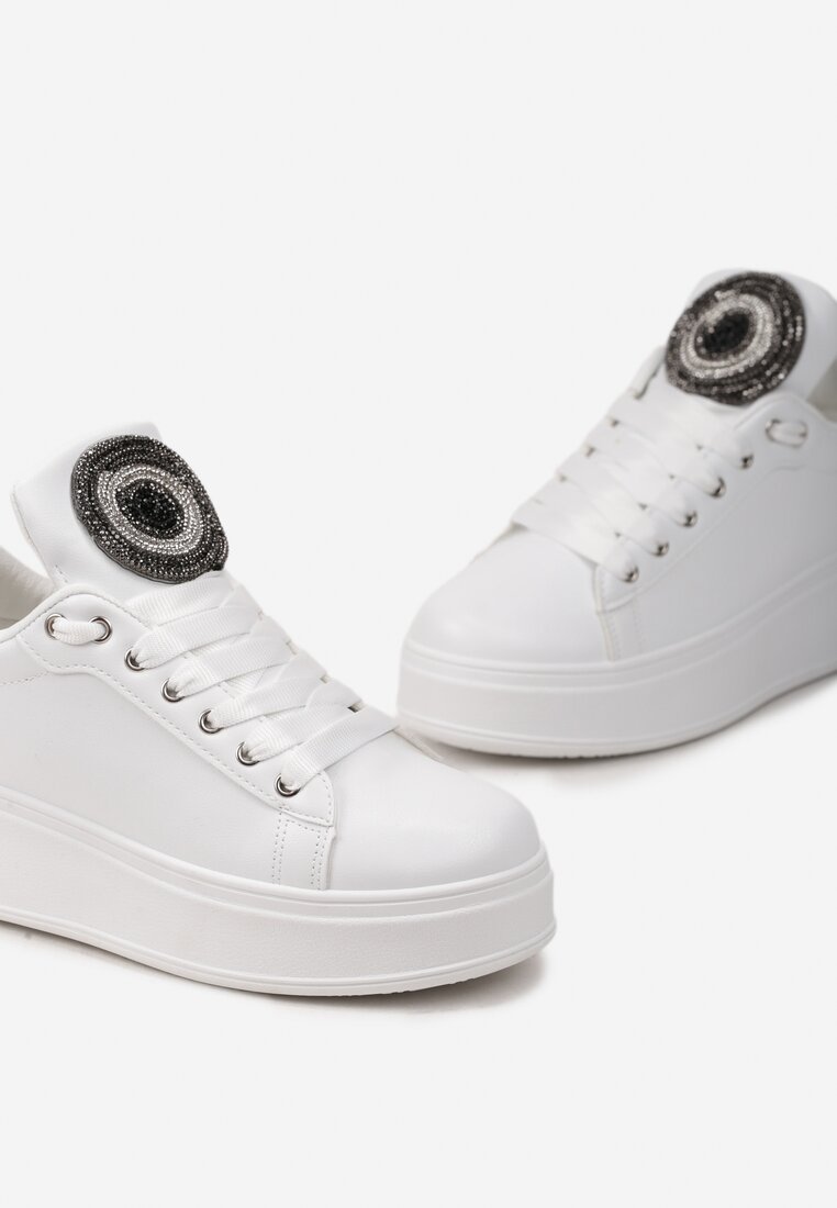 Biało-Czarne Sneakersy z Szerokim Językiem Ozdobionym Naszywką z Cyrkoniami Cirenla