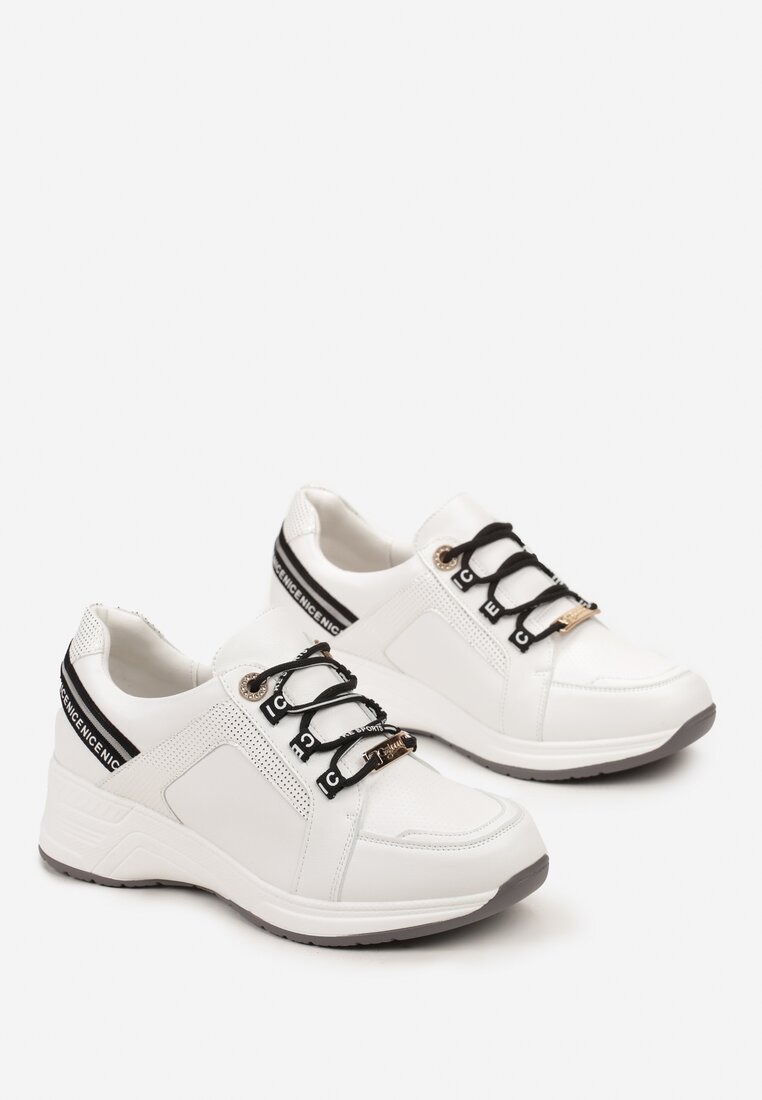 Białe Sneakersy na Niskim Koturnie z Ozdobnymi Napisami ze Skórzaną Wkładką Drilvia