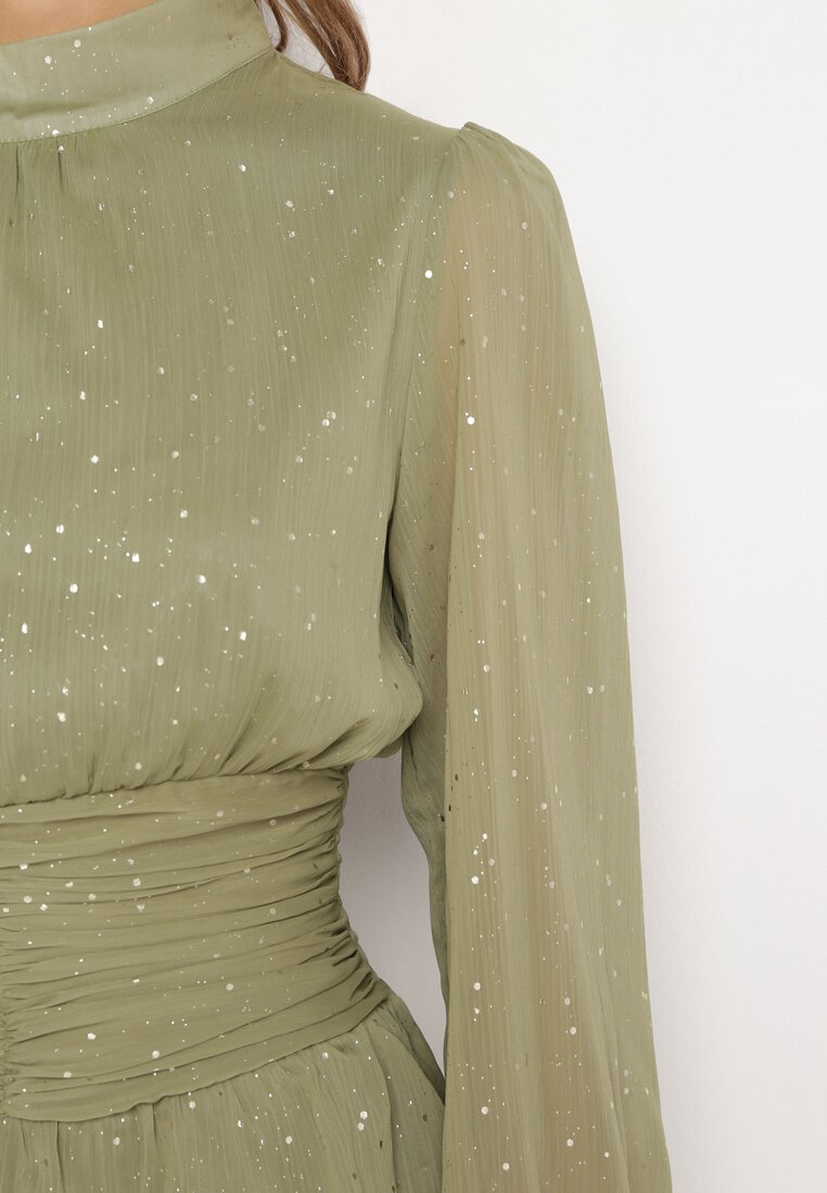 Zielona Elegancka Sukienka z Błyszczącymi Drobinkami i Falbankami Tinaria