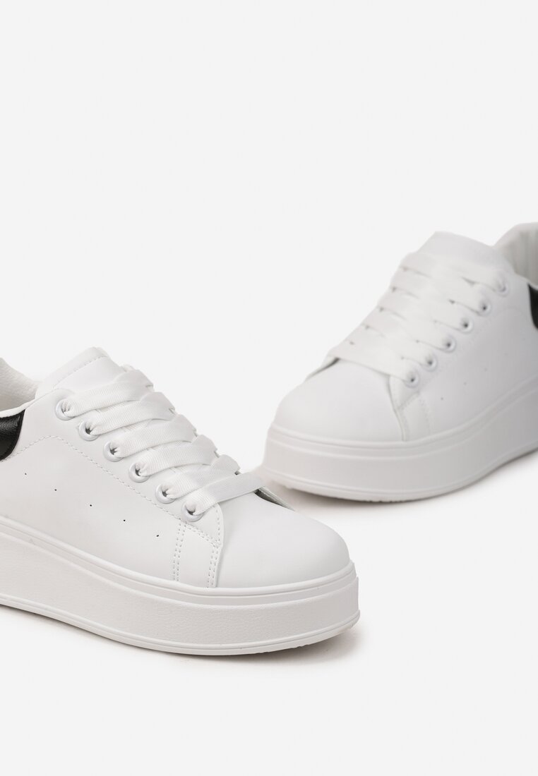 Biało-Czarne Sneakersy na Platformie z Kontrastową Wstawką z Tyłu Lehastia