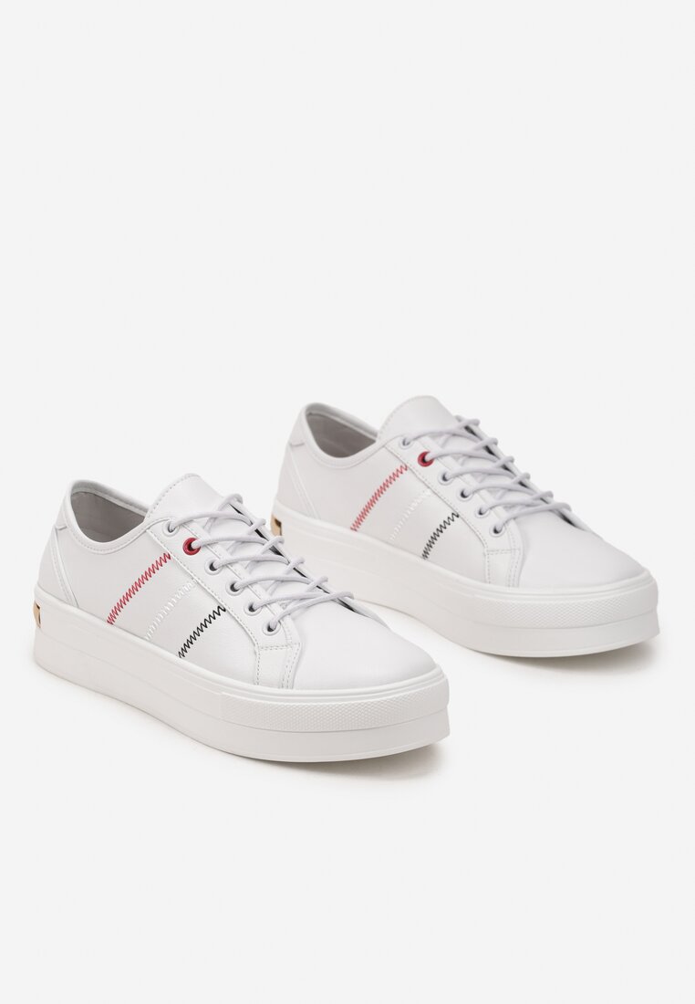 Białe Skórzane Sneakersy na Niskiej Platformie z Przeszyciami i Sznurowaniem Jeforia