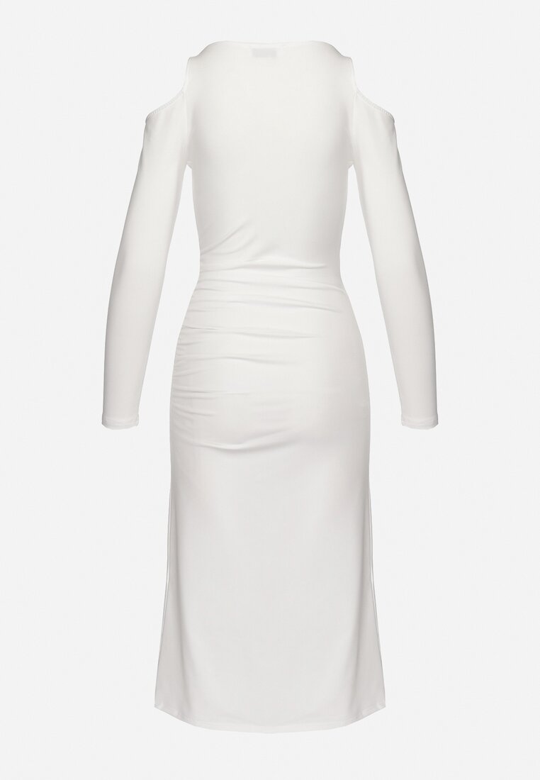 Biała Koktajlowa Sukienka z Wyciętym Ramionami z Klamerką i Marszczeniem Glimie