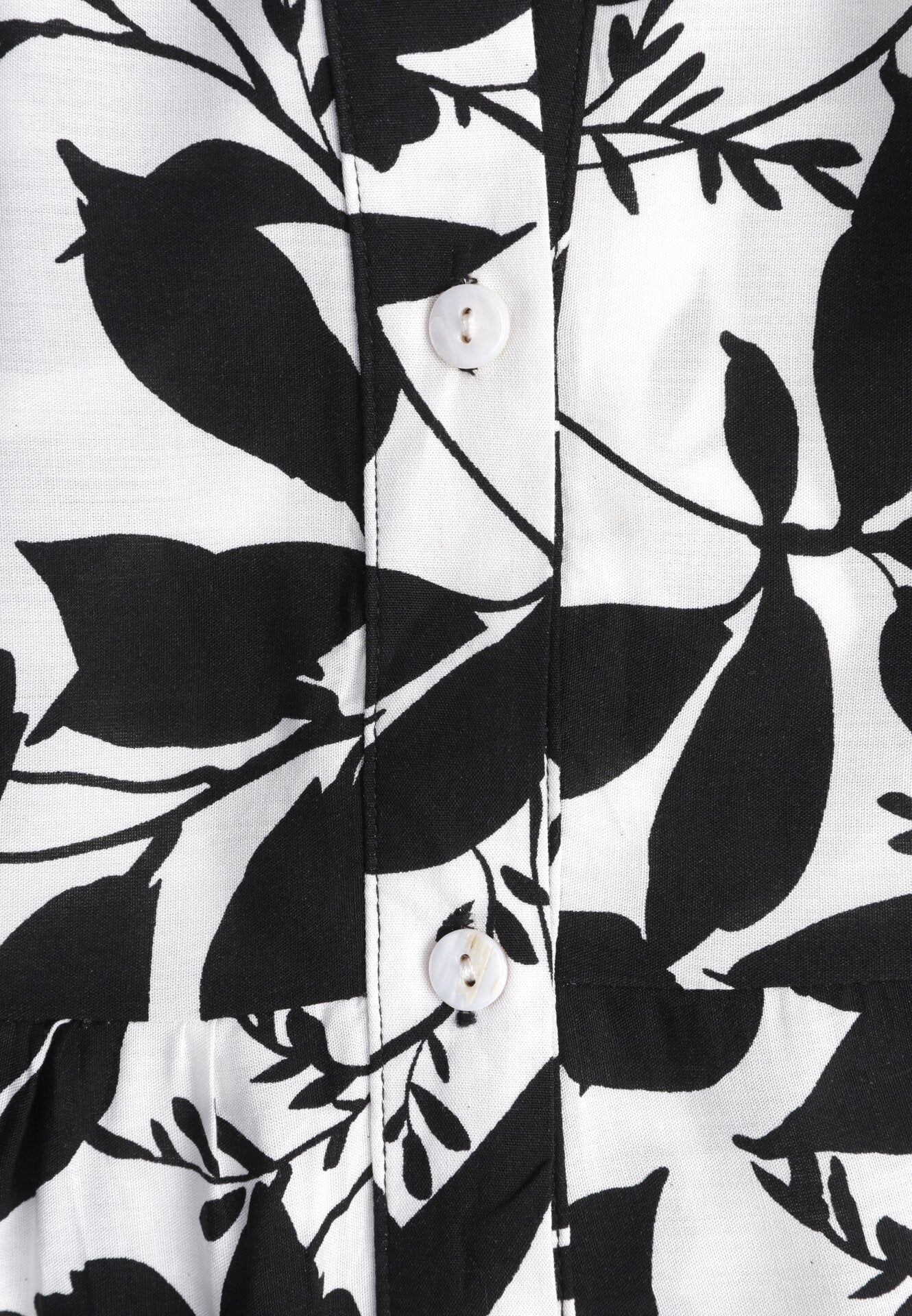 Czarno-Biała Długa Sukienka z Abstrakcyjnym Wzorem i Rękawami 3/4 Thalorias